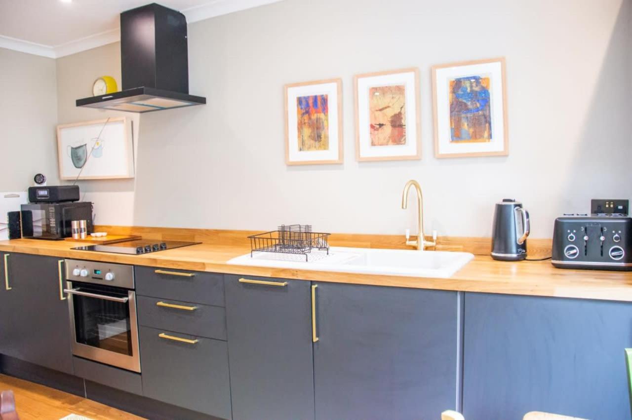 Unique 2 Bed In The Heart Of Bath With Parking Leilighet Eksteriør bilde