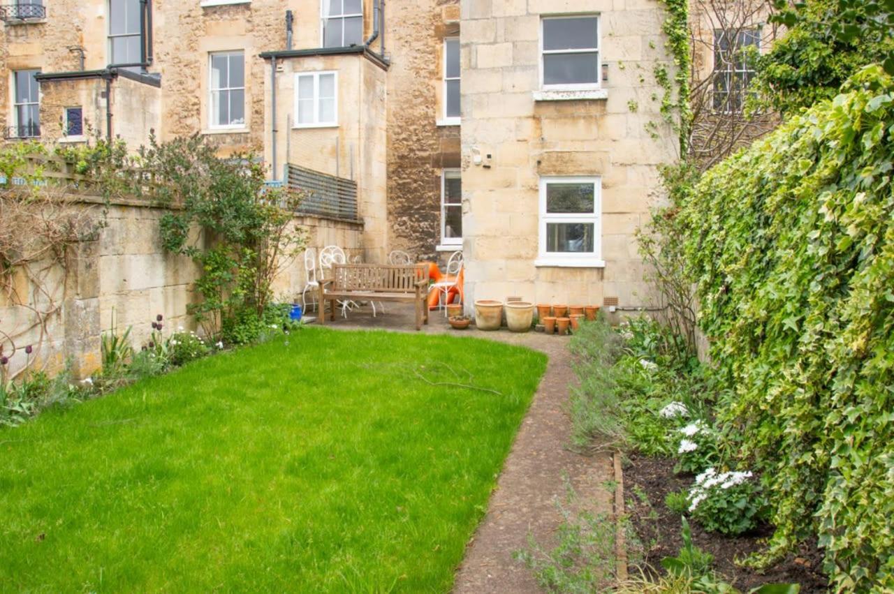 Unique 2 Bed In The Heart Of Bath With Parking Leilighet Eksteriør bilde